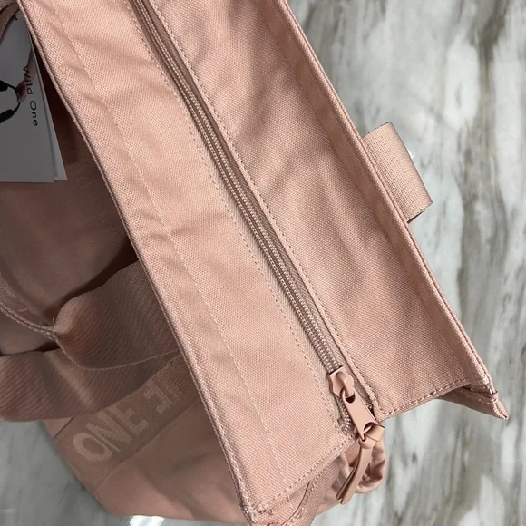 Wild One Everyday Pet Carrier - Picture 9 of 10